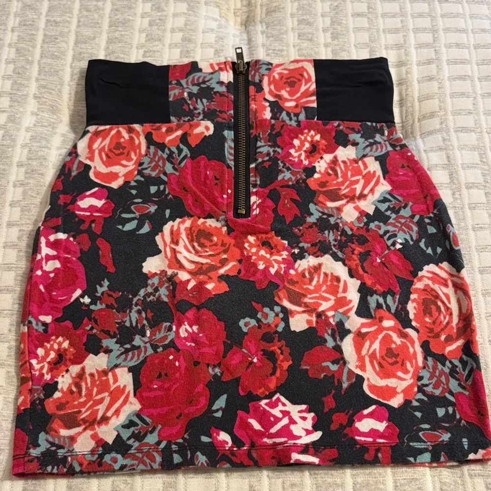 Floral Print Women's Skirt Set - Picture 3 of 7